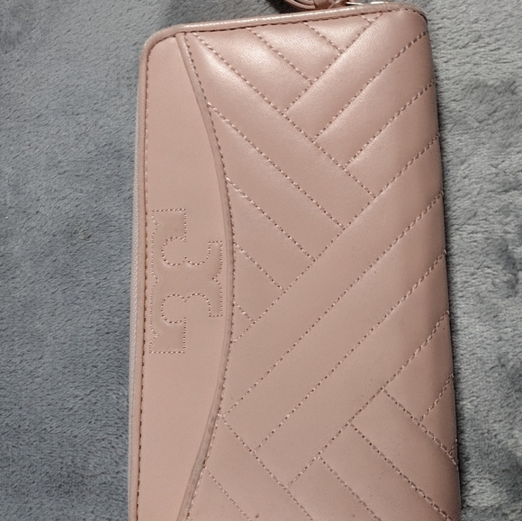 Tory Burch Alexa Blush Pink Wallet - Picture 2 of 13